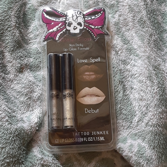 Makeup - Picture 5 of 8